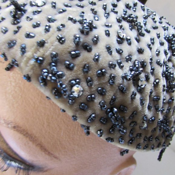 SALE Mid Century Beret Style Hat Olive Green Velvet Black Seed Beads - Picture 11 of 12